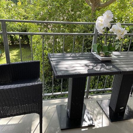 Attraktive Wohnung Mit Balkon Zum Gruenen Hinterhof 슈베린 외부 사진
