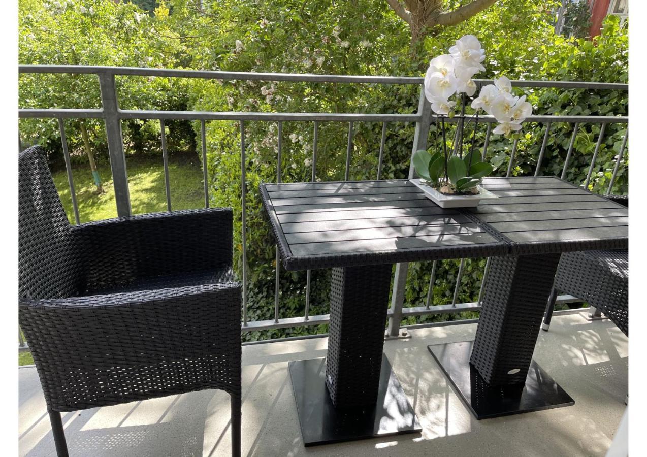 Attraktive Wohnung Mit Balkon Zum Gruenen Hinterhof 슈베린 외부 사진