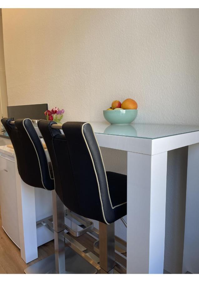 Attraktive Wohnung Mit Balkon Zum Gruenen Hinterhof 슈베린 외부 사진