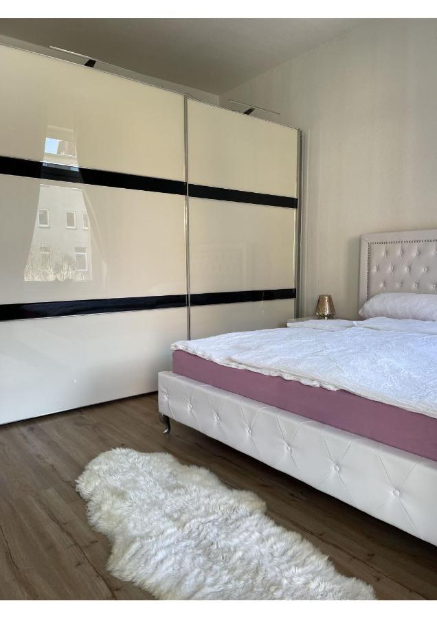 Attraktive Wohnung Mit Balkon Zum Gruenen Hinterhof 슈베린 외부 사진