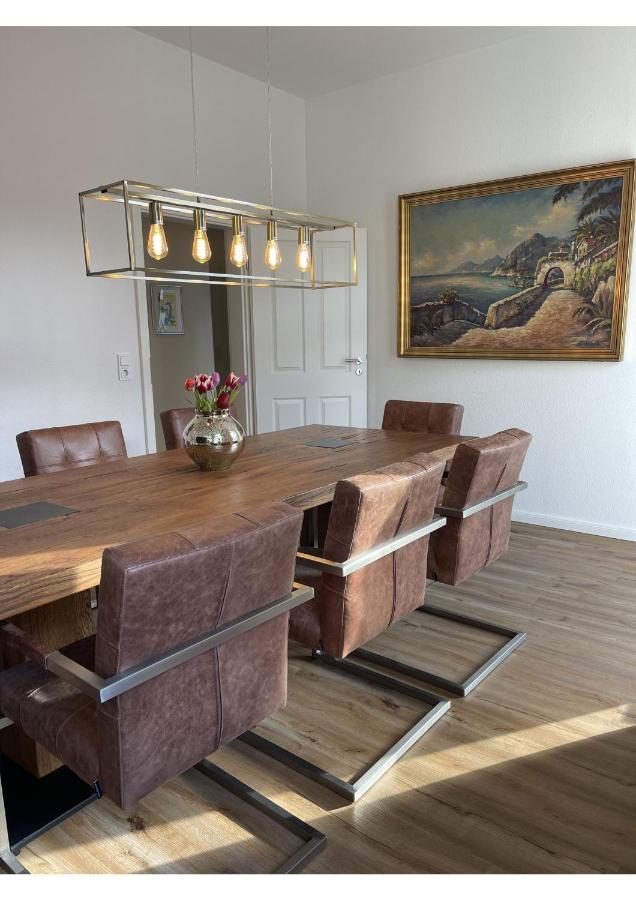 Attraktive Wohnung Mit Balkon Zum Gruenen Hinterhof 슈베린 외부 사진