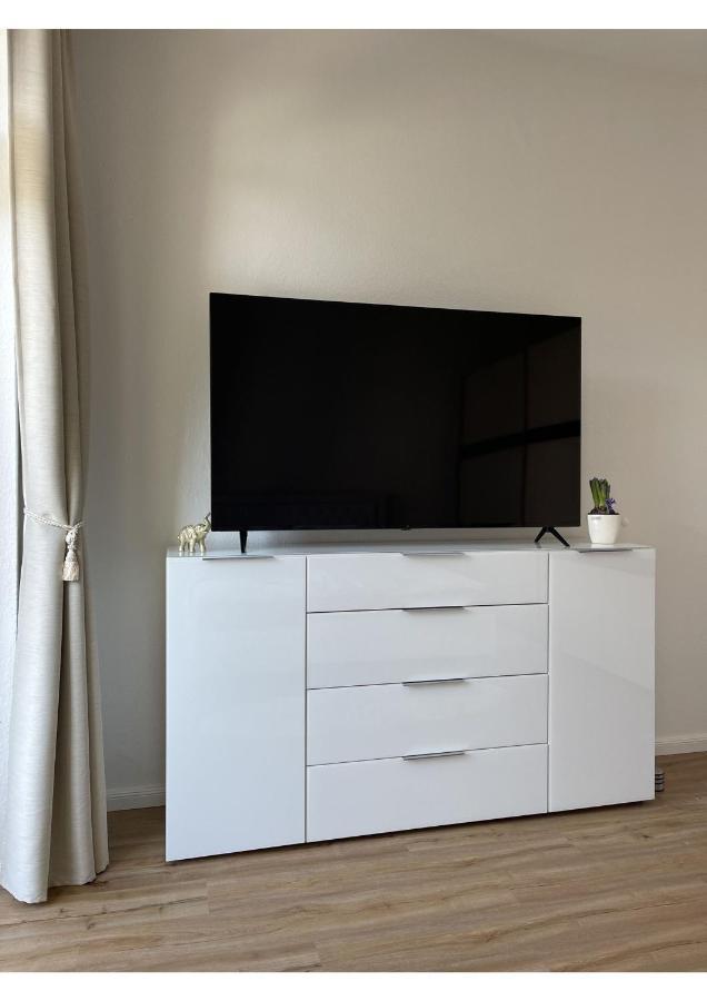 Attraktive Wohnung Mit Balkon Zum Gruenen Hinterhof 슈베린 외부 사진